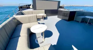 Sweet Caroline 125 - 38-метровая яхта на 150 гостей из Dubai Harbour. Свадьбы, дни рождения, корпоративы и бренд-ивенты, маршруты Джумейра, Palm, Atlantis. Кейтеринг на борту.