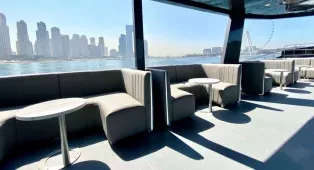 Sweet Caroline 125 - 38-метровая яхта на 150 гостей из Dubai Harbour. Свадьбы, дни рождения, корпоративы и бренд-ивенты, маршруты Джумейра, Palm, Atlantis. Кейтеринг на борту.