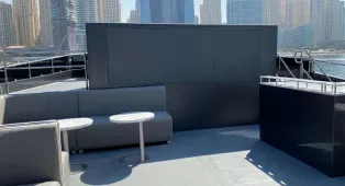 Sweet Caroline 125 - 38-метровая яхта на 150 гостей из Dubai Harbour. Свадьбы, дни рождения, корпоративы и бренд-ивенты, маршруты Джумейра, Palm, Atlantis. Кейтеринг на борту.