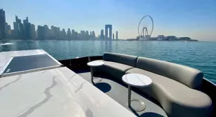 Sweet Caroline 125 - 38-метровая яхта на 150 гостей из Dubai Harbour. Свадьбы, дни рождения, корпоративы и бренд-ивенты, маршруты Джумейра, Palm, Atlantis. Кейтеринг на борту.