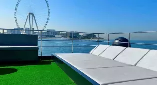 Sweet Caroline 125 - 38-метровая яхта на 150 гостей из Dubai Harbour. Свадьбы, дни рождения, корпоративы и бренд-ивенты, маршруты Джумейра, Palm, Atlantis. Кейтеринг на борту.