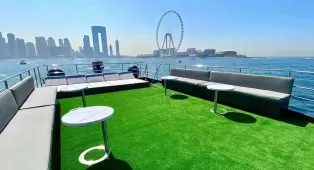 Sweet Caroline 125 - 38-метровая яхта на 150 гостей из Dubai Harbour. Свадьбы, дни рождения, корпоративы и бренд-ивенты, маршруты Джумейра, Palm, Atlantis. Кейтеринг на борту.