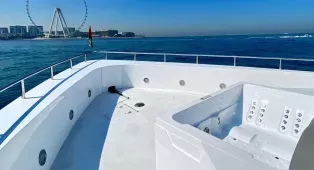 Sweet Caroline 125 - 38-метровая яхта на 150 гостей из Dubai Harbour. Свадьбы, дни рождения, корпоративы и бренд-ивенты, маршруты Джумейра, Palm, Atlantis. Кейтеринг на борту.