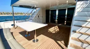 Sweet Caroline 125 - 38-метровая яхта на 150 гостей из Dubai Harbour. Свадьбы, дни рождения, корпоративы и бренд-ивенты, маршруты Джумейра, Palm, Atlantis. Кейтеринг на борту.