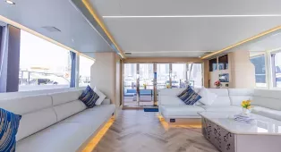 Прогулка на катамаране Volare 60 в Дубае. 19-метровый катамаран для 40 гостей. Идеален для свадеб, корпоративов, вечеринок и семейных праздников.