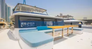 Прогулка на катамаране Volare 60 в Дубае. 19-метровый катамаран для 40 гостей. Идеален для свадеб, корпоративов, вечеринок и семейных праздников.
