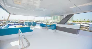 Прогулка на катамаране Volare 60 в Дубае. 19-метровый катамаран для 40 гостей. Идеален для свадеб, корпоративов, вечеринок и семейных праздников.