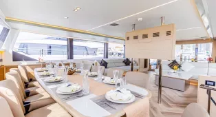 Прогулка на катамаране Volare 60 в Дубае. 19-метровый катамаран для 40 гостей. Идеален для свадеб, корпоративов, вечеринок и семейных праздников.