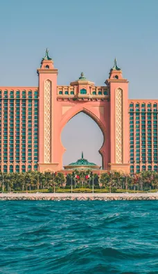 Прогулка вдоль Пальмы Джумейры до Atlantis The Palm и обратно. 